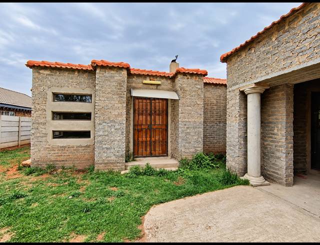 2 BEDROOM HOUSE FOR SALE IN MEYERTON CENTRAL